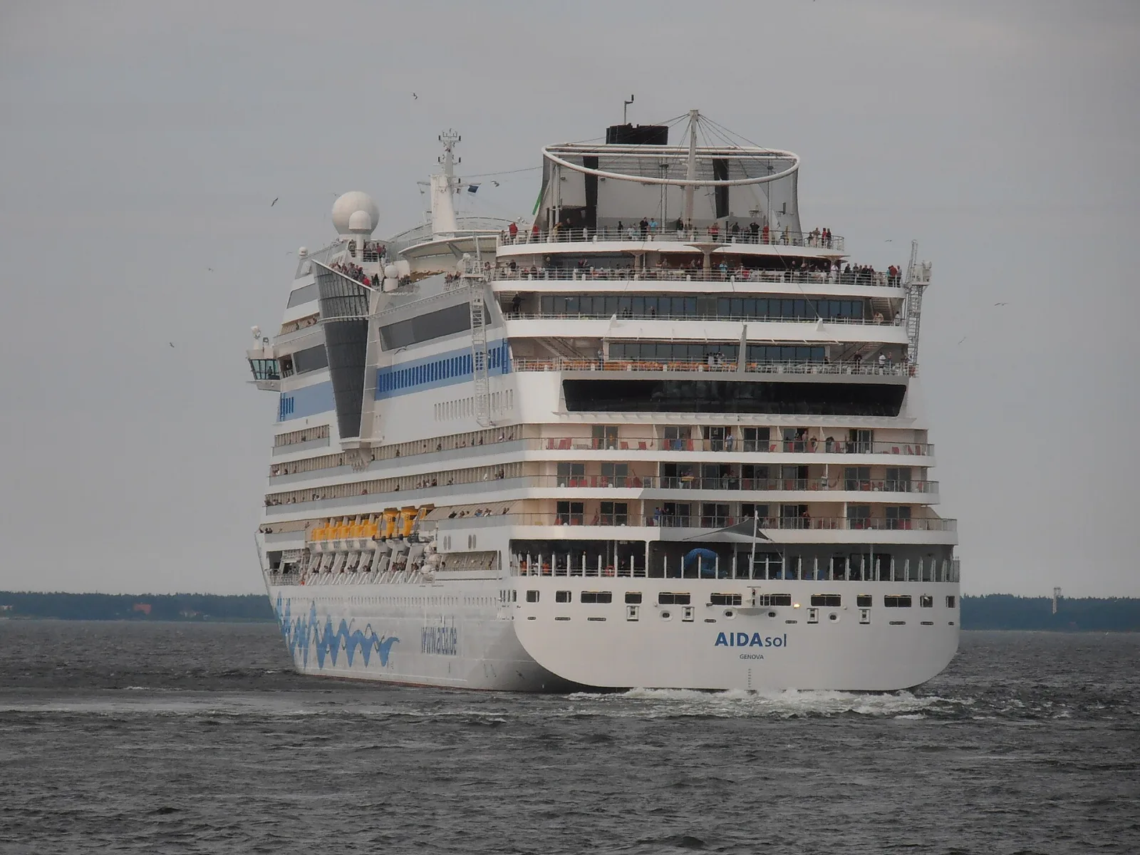 Außenansicht des Kreuzfahrtschiffs AIDAsol.