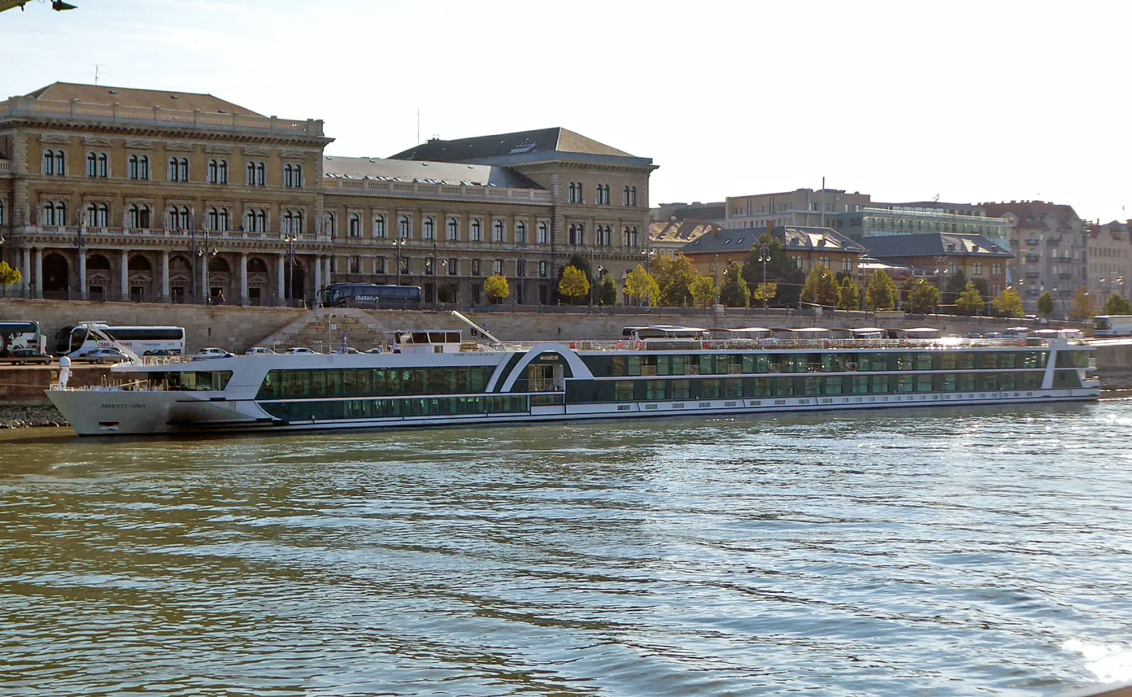 Außenansicht des Flusskreuzfahrtschiffs AMADEUS Riva.