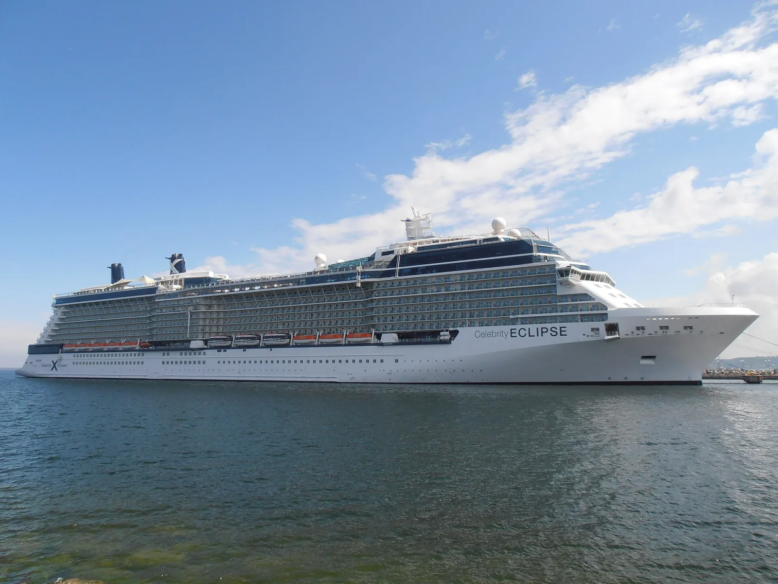 Außenansicht des Kreuzfahrtschiffs Celebrity Eclipse.