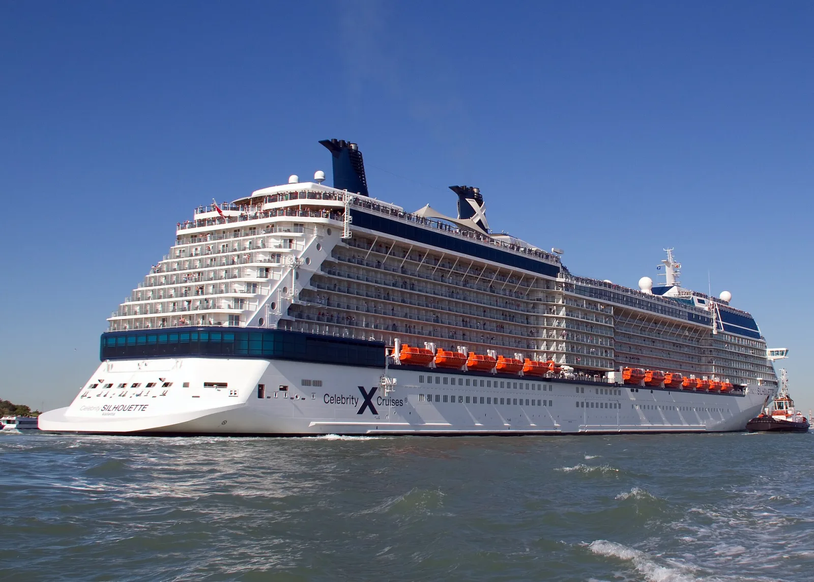 Außenansicht des Kreuzfahrtschiffs Celebrity Silhouette.