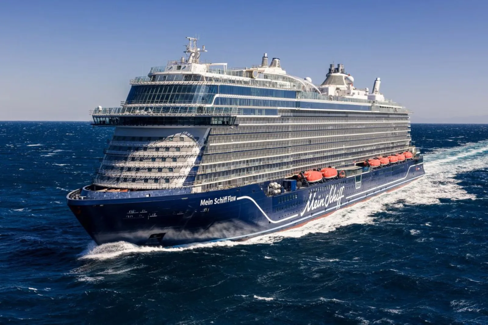 Außenansicht des Kreuzfahrtschiffs Mein Schiff Flow.