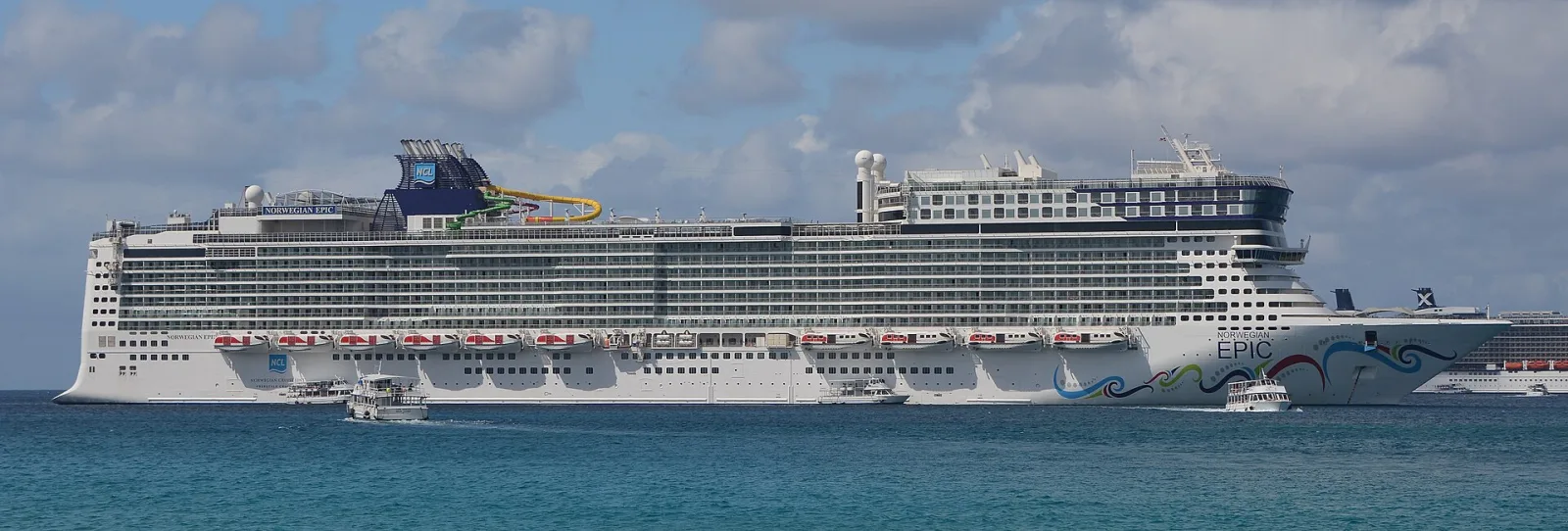 Außenansicht des Kreuzfahrtschiffs Norwegian Epic.