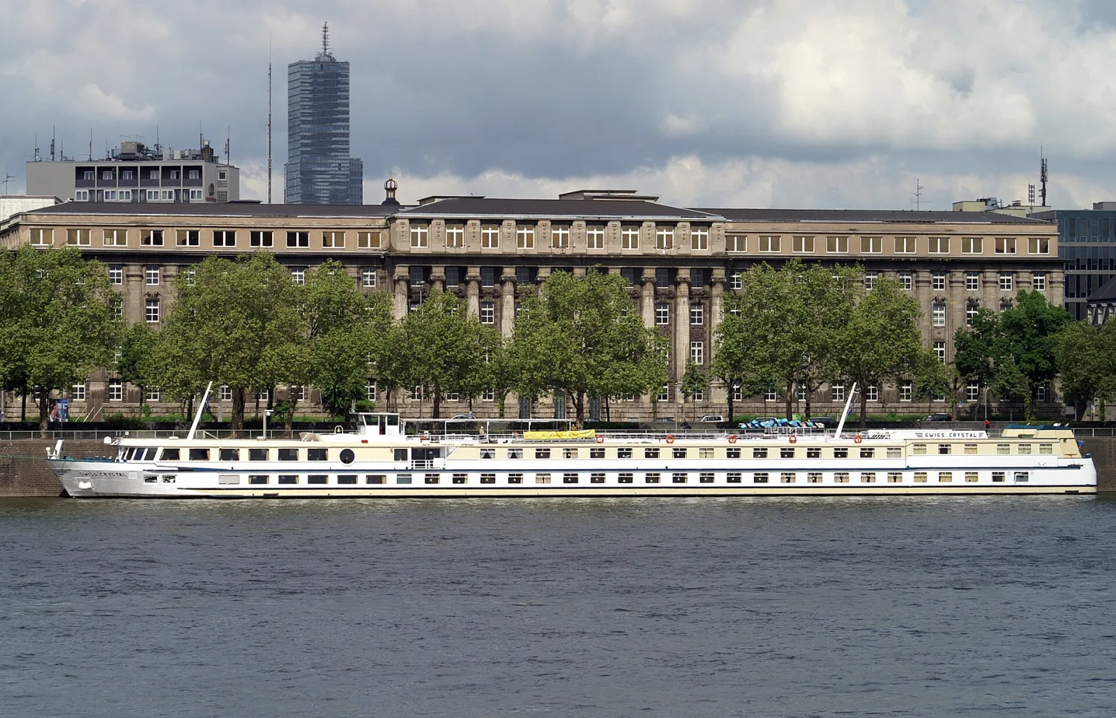 Außenansicht des Flusskreuzfahrtschiffs Swiss Crystal.