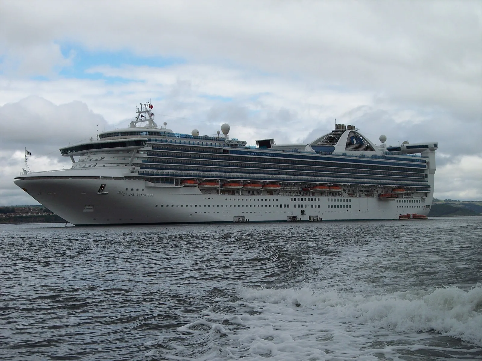 Außenansicht des Kreuzfahrtschiffs Grand Princess.