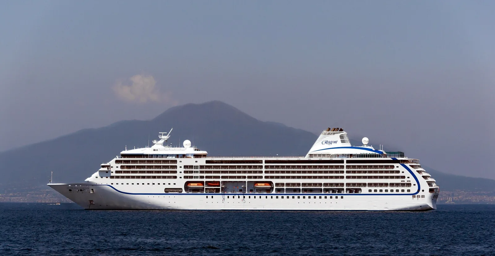 Außenansicht des Kreuzfahrtschiffs Seven Seas Mariner.
