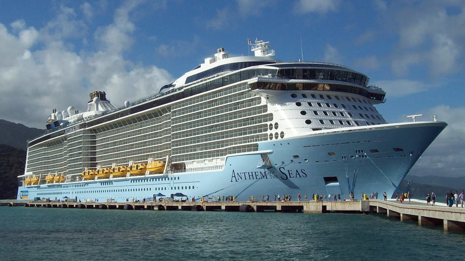 Außenansicht des Kreuzfahrtschiffs Anthem of the Seas.