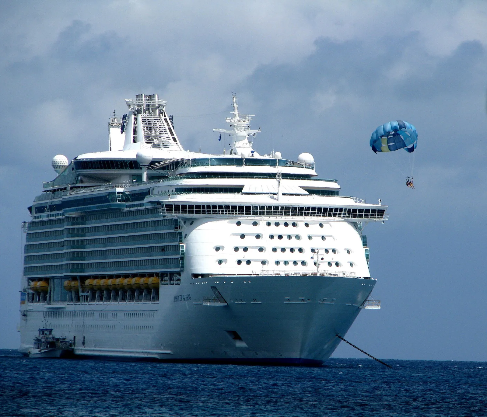 Außenansicht des Kreuzfahrtschiffs Mariner of the Seas.