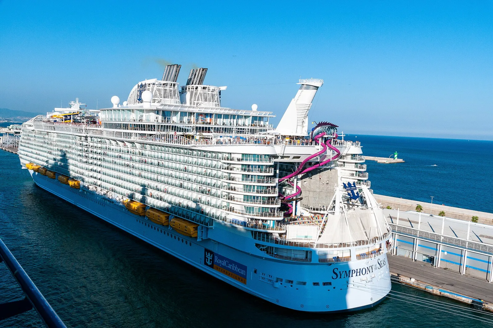 Außenansicht des Kreuzfahrtschiffs Symphony of the Seas.