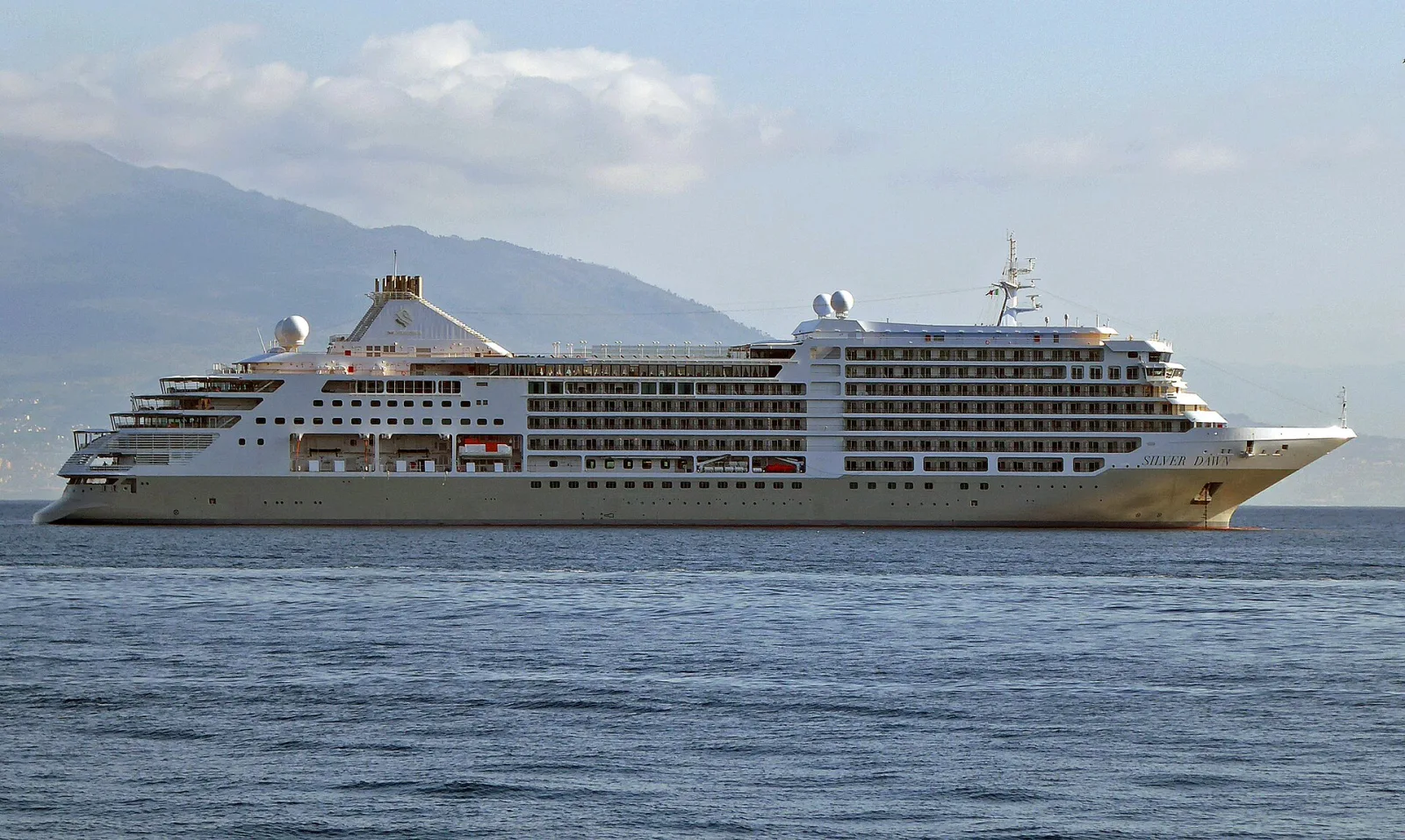 Außenansicht des Kreuzfahrtschiffs Silver Dawn.